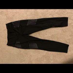 L Old Navy Elevate Moto Leggings